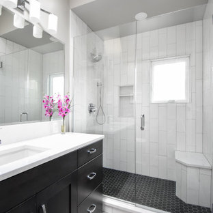 Badezimmer mit eingebautem Waschtisch Ideen, Design ...