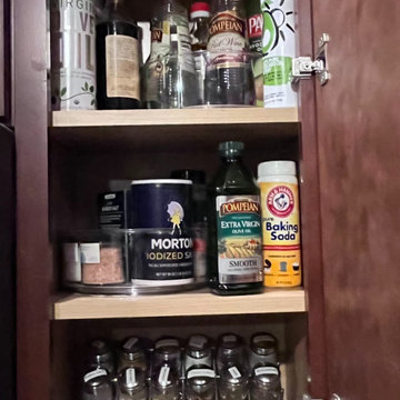 Clear divided turning storage for salts, oils, vinegars