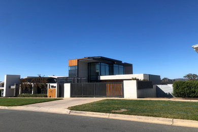 Photo of a contemporary exterior in Canberra - Queanbeyan.