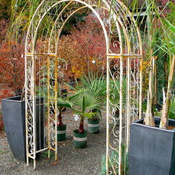 California H&G - Outdoor Decor