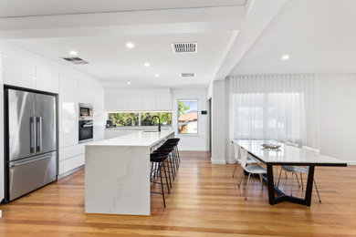 This is an example of a modern kitchen in Perth.