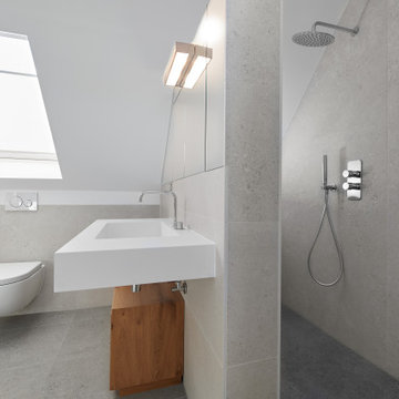 Badezimmer mit Bodenebener Dusche