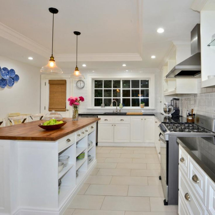 Kitchen - traditional kitchen idea in Other