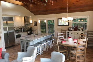 Kitchen - transitional kitchen idea in Baltimore