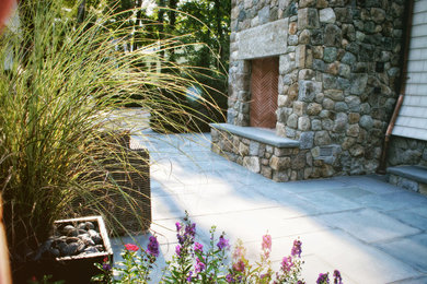 Example of a minimalist patio design in Bridgeport