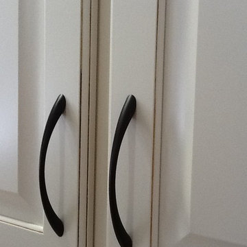 Oiled bronze hardware in Metro perfectly complements the glaze.