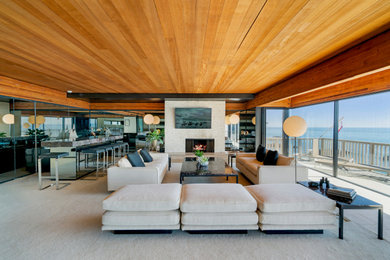 Inspiration for a modern home design remodel in Los Angeles