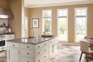 Example of a classic kitchen design in Orange County