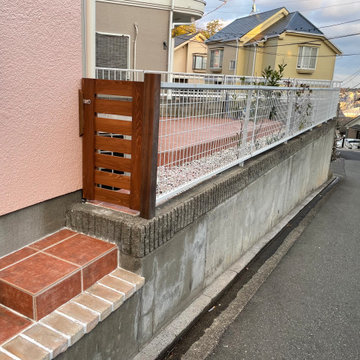 お庭への小さな扉