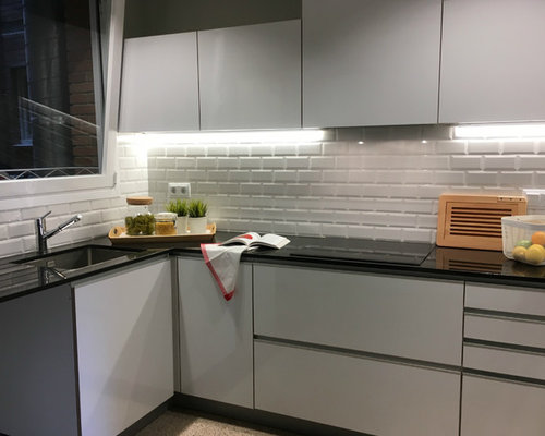 Kitchen Design Ideas, Renovations & Photos with Metro Tiled Splashback