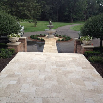 greenwood driveway island & front entry