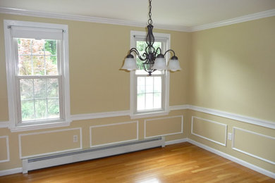 Example of a classic dining room design in Manchester