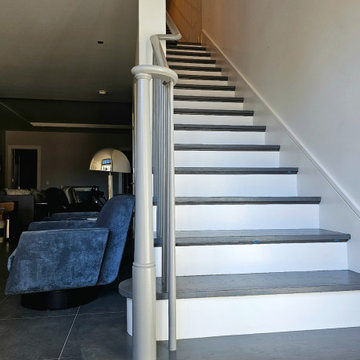 Project #112 | Traditional Staircase with Continuous Rail System