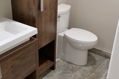 Minimalist bathroom photo in Toronto