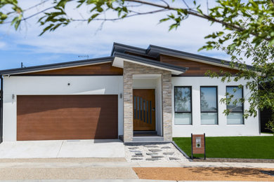 Mid-sized contemporary home design in Canberra - Queanbeyan.