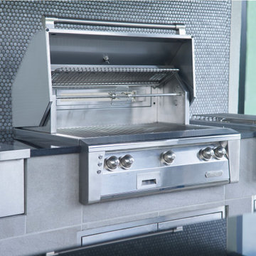 Modern Outdoor Kitchen and Entertaining Center