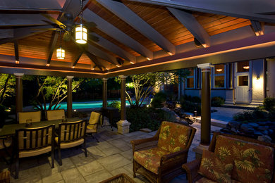 Example of a classic patio design in Chicago