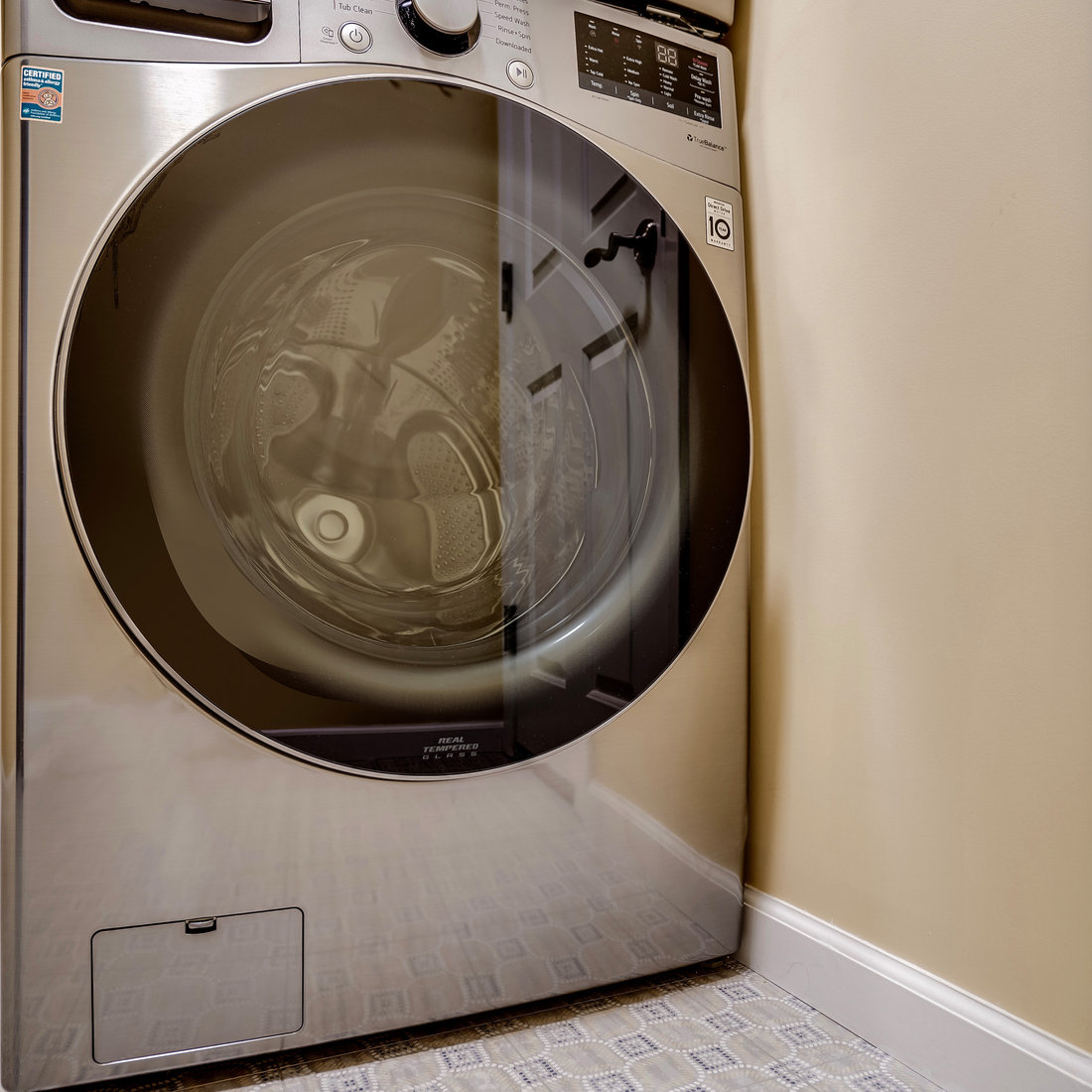"Fun"ctional Laundry Room