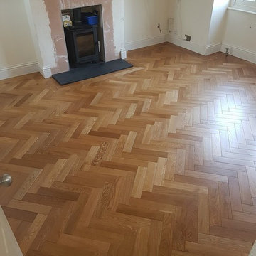 HARDWOOD FLOORING , TILLING