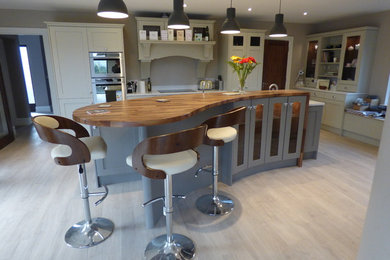 Beautiful kitchen in Mussel and Stone Grey with Silestone Tigris Sand Worksurfac