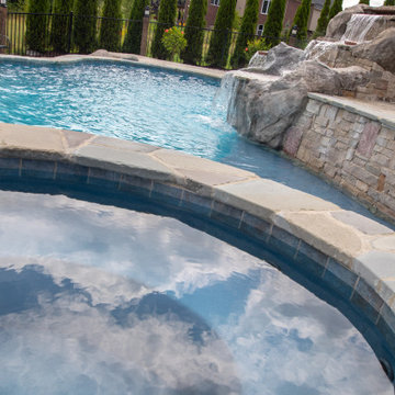 Innovation and Complexity in a Vinyl Liner Pool with Extreme Elevations