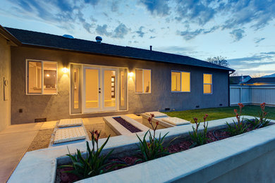 This is an example of a modern exterior in Los Angeles.