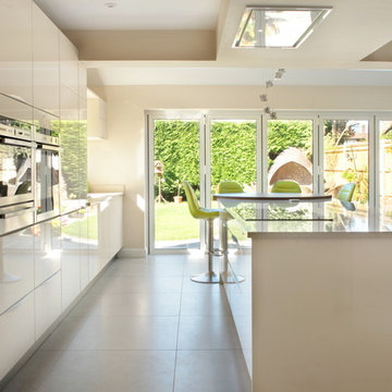 High gloss family kitchen