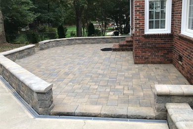 Design ideas for a traditional landscaping in Raleigh.