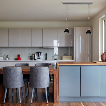 Waterside Apartment - Kitchen Island