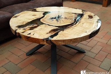 Holztische mit Epoxidharz