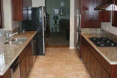 Example of a trendy kitchen design in Los Angeles