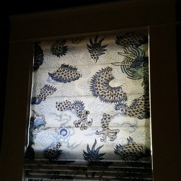 Powder room cordless roman shade