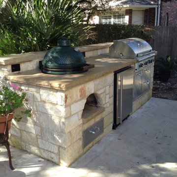 Cozy & Quaint Covered Porch and Outdoor Kitchen in Circle C Ranch, S. Austin, TX