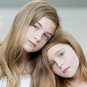 Billie Gaura's photo