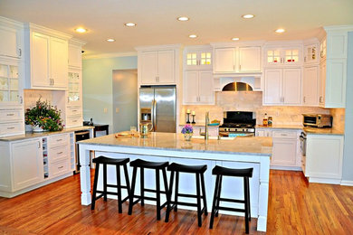 Transitional kitchen photo in New York