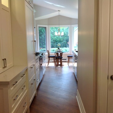 Leaside Kitchen & Powder Room
