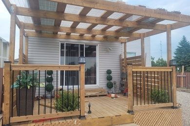 Deck - modern deck idea in Ottawa