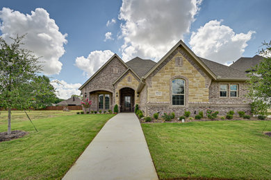 Exterior home photo in Dallas