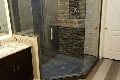 Example of a bathroom design in Tampa