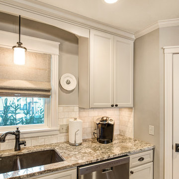 Cozy Two-Toned Kitchen