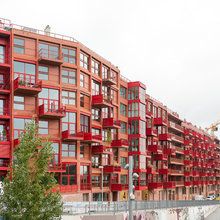 Modernes Penthouse im roten Beton-Riegel von Berlin