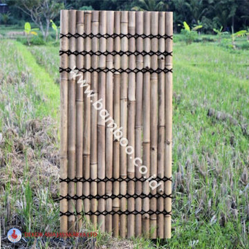 Natural half bamboo fence with 6 back slats and black coco rope (3T-3B)