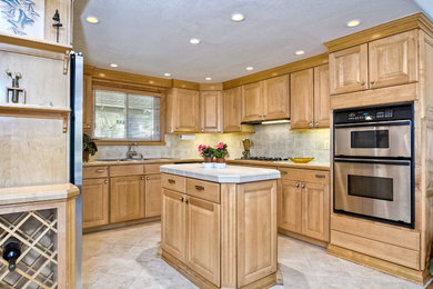 Kitchen - kitchen idea in San Diego