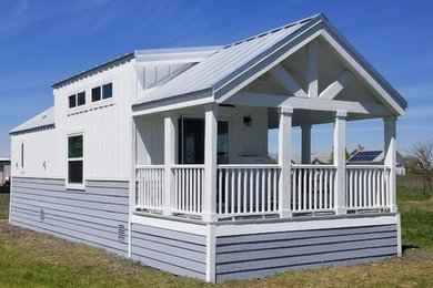 Cottage exterior home photo in Austin
