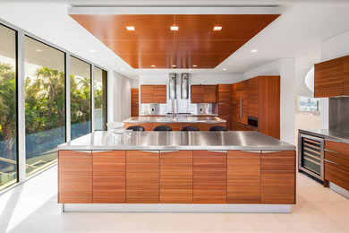 Kitchen - kitchen idea in Miami