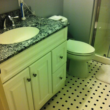 Retro bathroom black & white