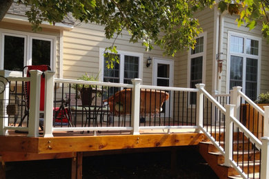 Inspiration for a mid-sized transitional backyard deck remodel in Raleigh