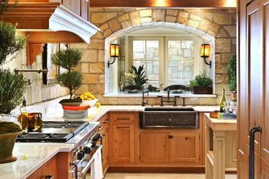 Kitchen - traditional kitchen idea in Detroit