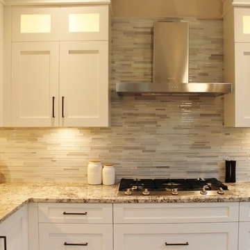Kitchen in Alaskan White