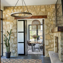 chandeliers/hanging lights